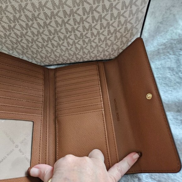 Michael Kors Jet Set Camera Crossbody Bag/Matching Wallet (NWOT) - Picture 6 of 8